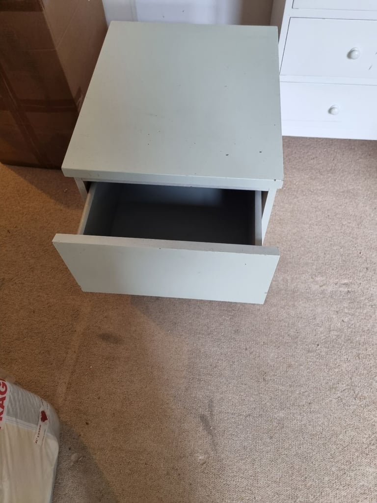 Bed side cubord 