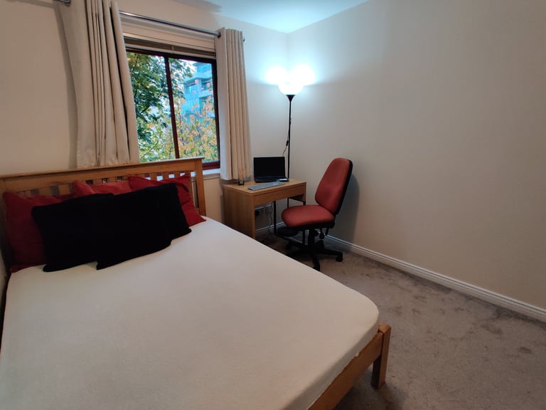 Beautiful Ensuite Room for Rent – Edinburgh City Centre ✨