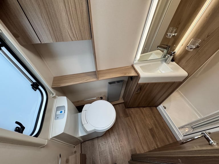 SWIFT CHALLENGER EVOLUTION 580 2016 MODEL 4 BERTH ISLAND BED TOURING CARAVAN