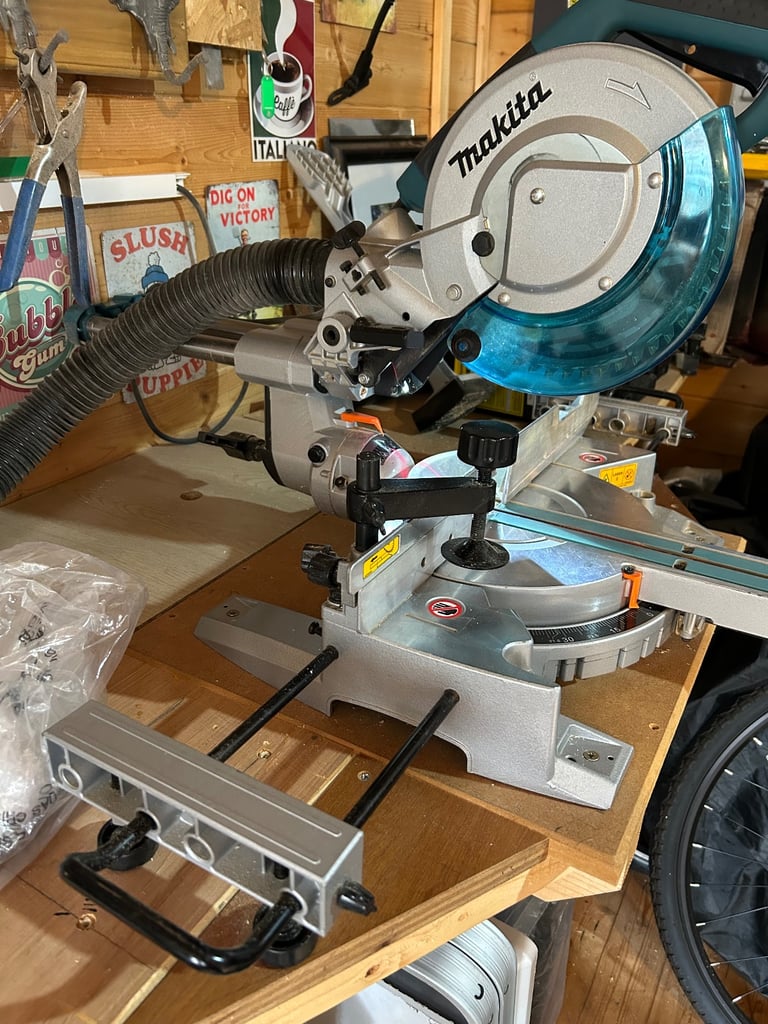 Makita mitre saw