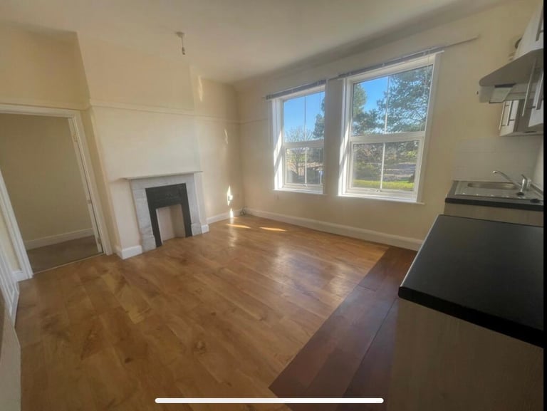 2 bedroom flat available