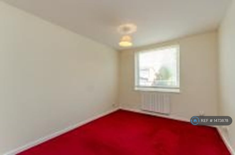 4 bedroom flat in Stoughton Close, London, SW15 (4 bed) (#1473878)