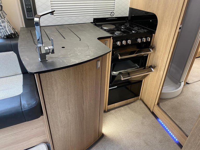 AUTO-TRAIL DELAWARE - 2024 - ISLAND BED -FRONT LOUNGE - GARAGE