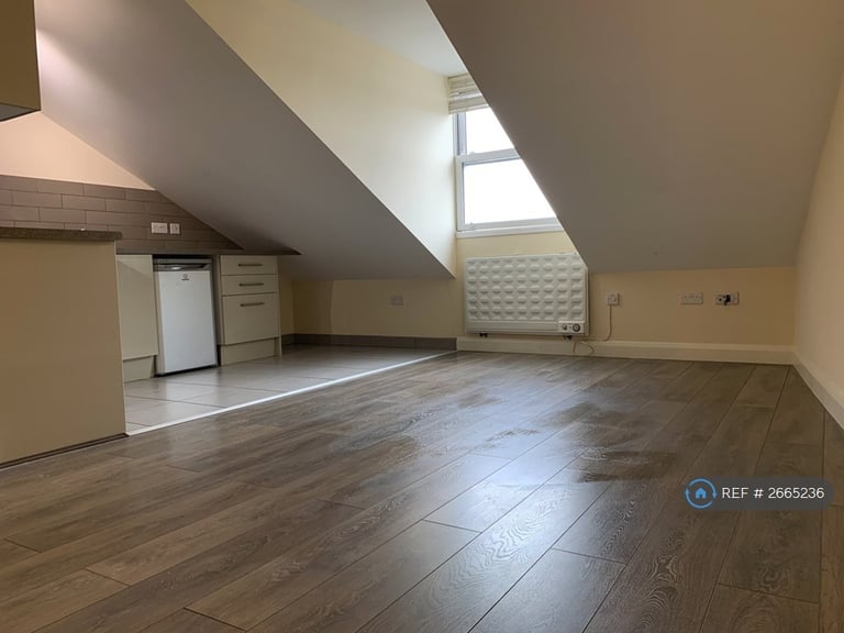 1 bedroom flat in High Street, Barnet, EN5 (1 bed) (#2665236)