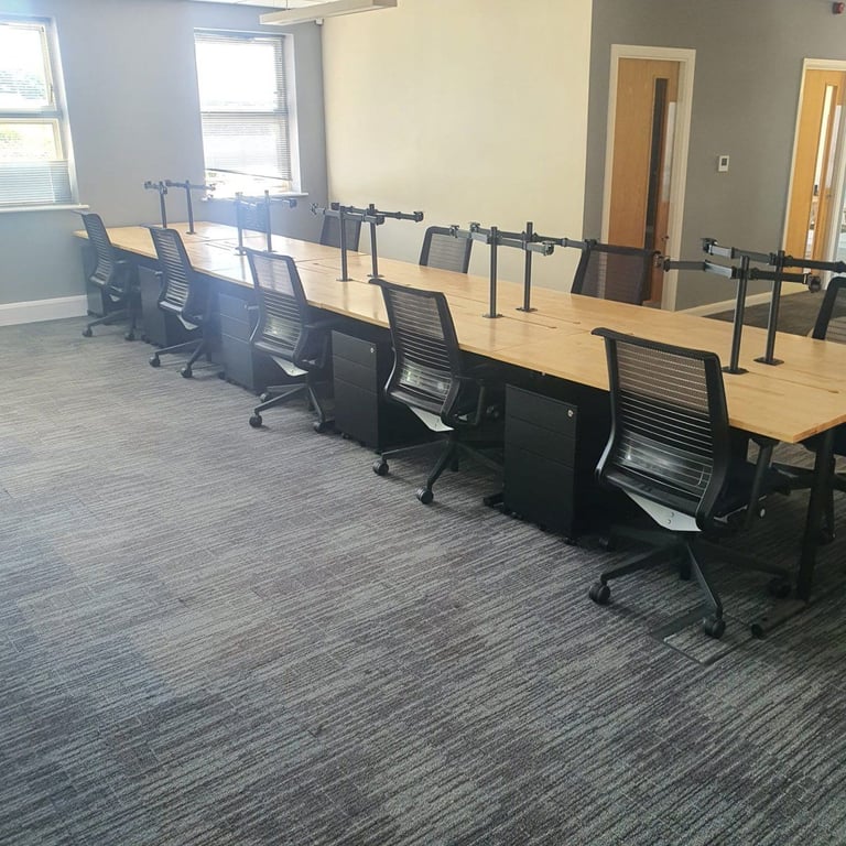 SOLID OAK DESK 1220 X 600 - 200 AVAILABLE 