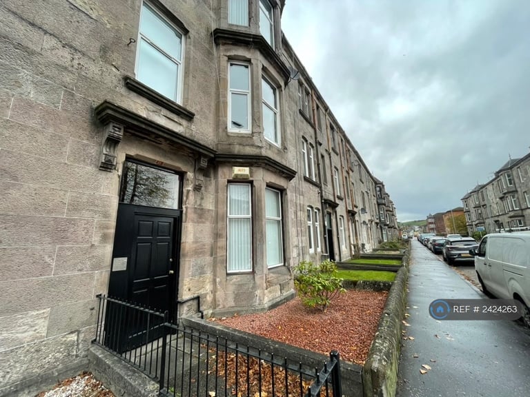 2 bedroom flat in Bonhill Road, Dumbarton, G82 (2 bed) (#2424263)