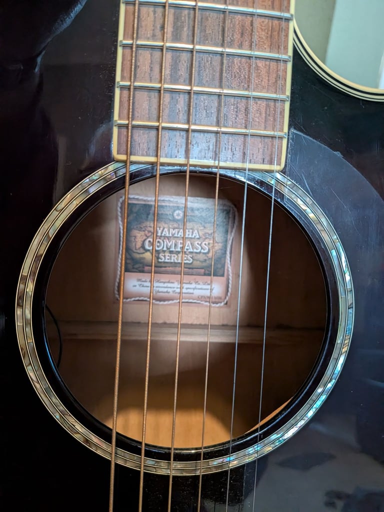 Yamaha CPX 900 SERIES semi-electric acoustic guitar 