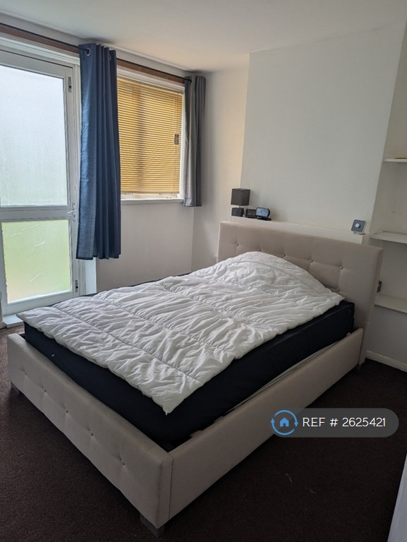 Studio flat in Boisseau House, London, E1 (#2625421)