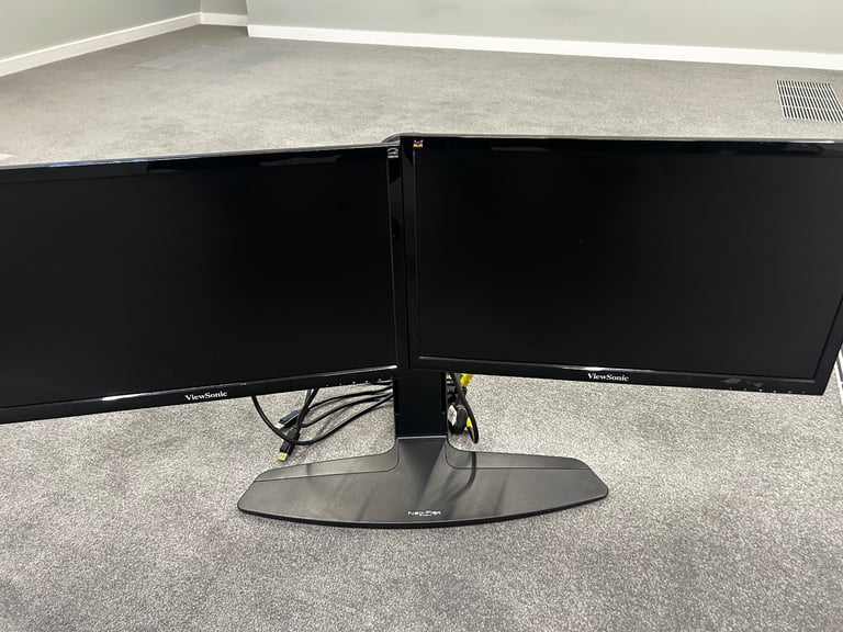Dual monitors 