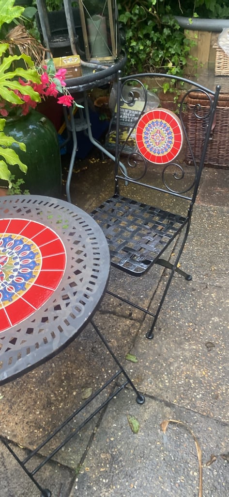 Garden Bistro set.  In metal with Red Colouring 