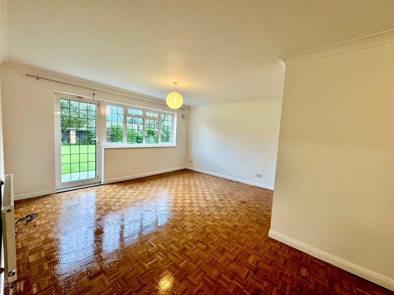 Spacious 2 Bedroom Ground floor Flat Rear Garage - Mardon , Westfield Park , Hatch End, HA5 4JQ