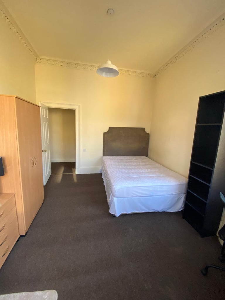 Two Bedroom flat in Glen Street Edinburgh 