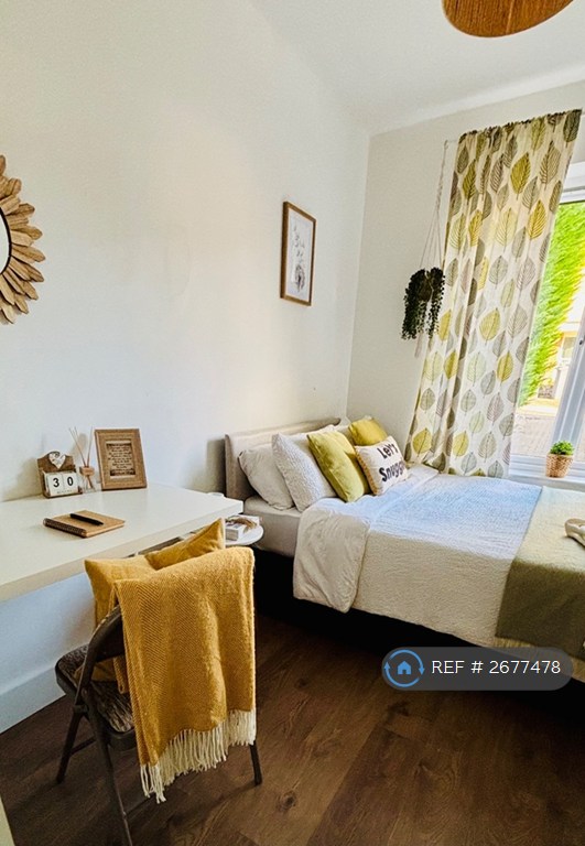 6 bedroom house in Cabell Road, Guildford, GU2 (6 bed) (#2677478)