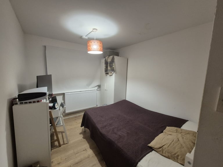 Cosy double room available in Cowley