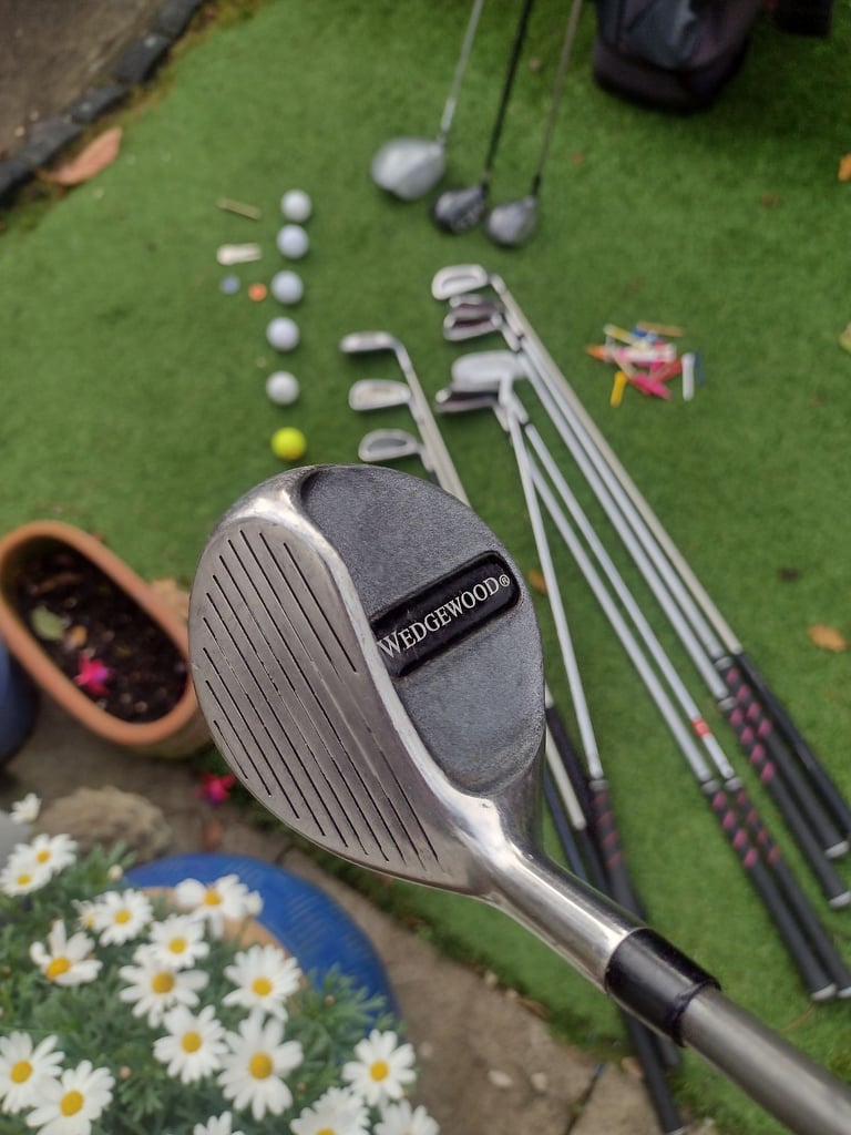 VGC FULL SET LADIES GRAPHITE GOLF CLUBS + HOWSON GOLF BAG + FREE EXTRAS 