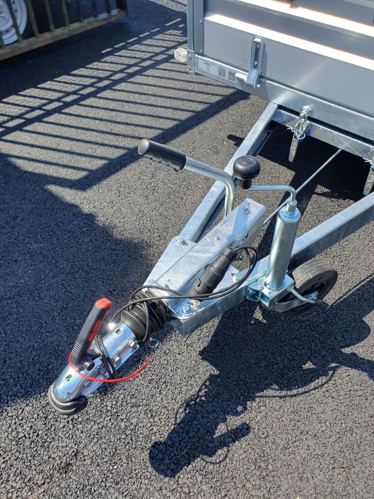 BRAND NEW 10ft x 5ft TWIN AXLE FLAT TRAILER 1300KG