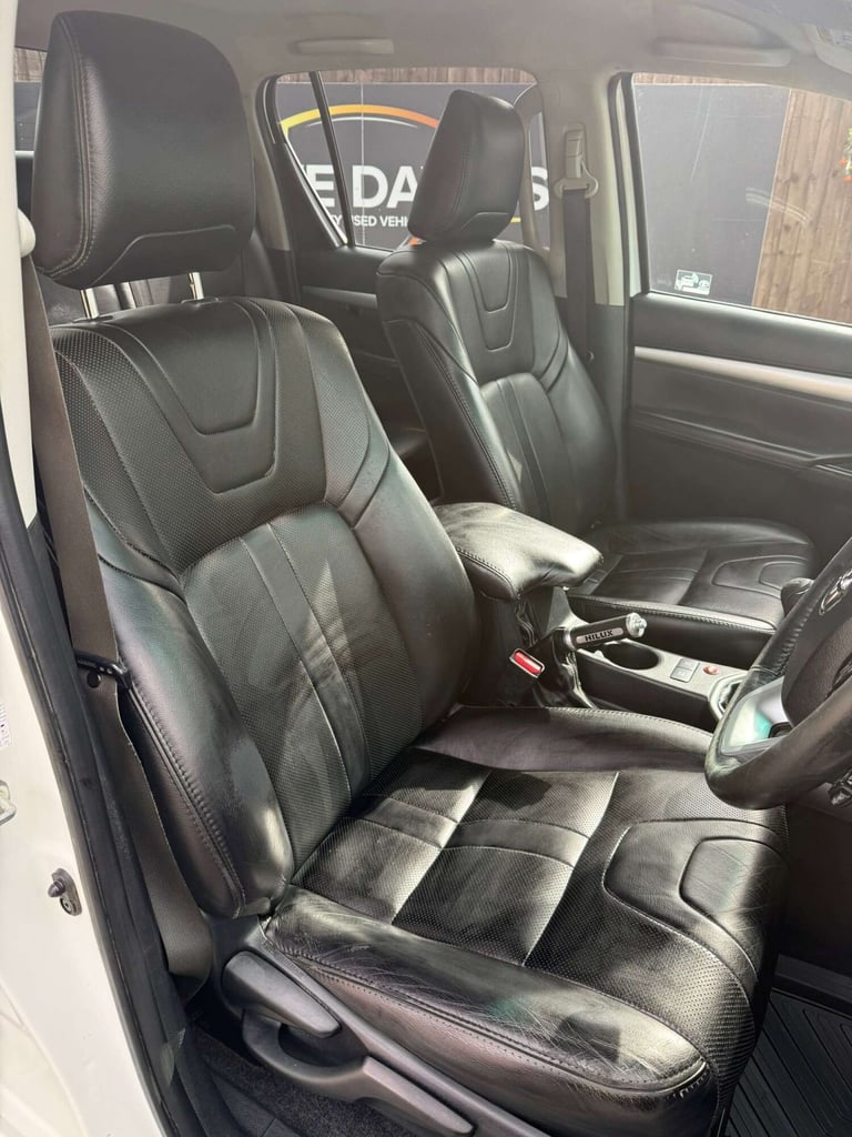 2019 Toyota Hilux 2.4 HI-Luxury Invincible D-4D 4WD Double Cab 4WD 5dr Pickup Diesel Manual