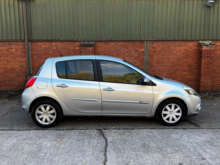 RENAULT CLIO 1.2 Expression Euro 5 5dr 2011