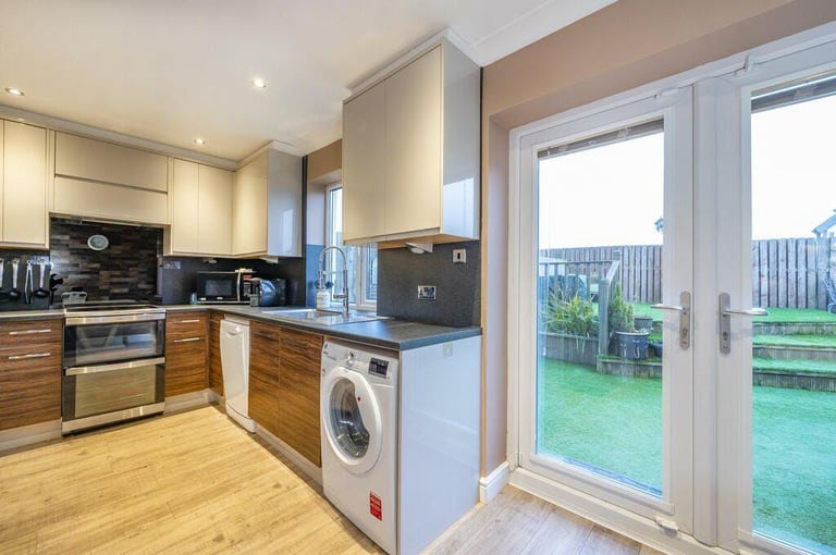 Exceptional 3 bedroom semi detached house - East Bierley (unfurnished)