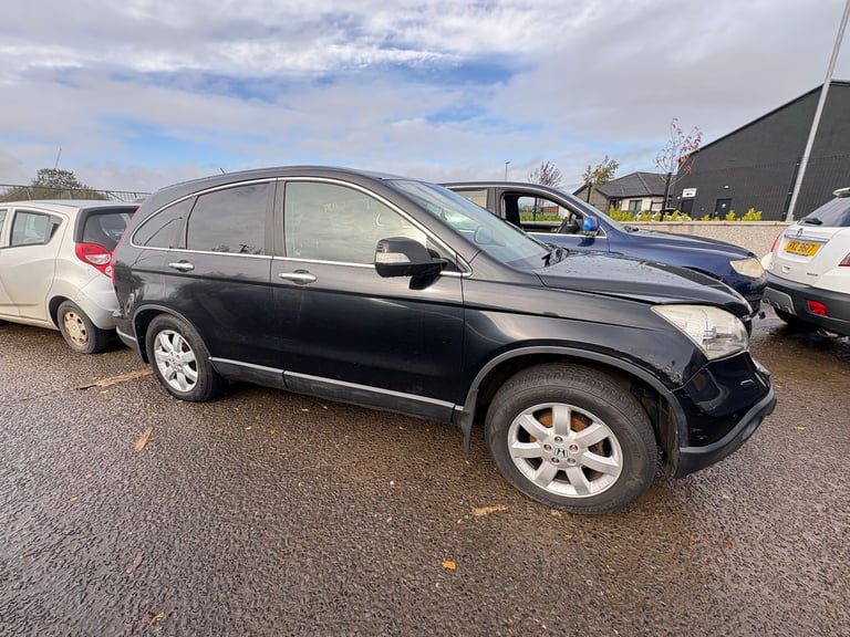 2008 Honda CR-V, 2.2 diesel, breaking for parts only, all parts available. 