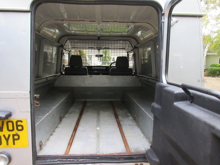 2006 Land Rover Defender TD5 110 2.5 COUNTY HARD TOP UTILITY VEHICLE 120PS-2006-ONLY 36,000 MILES...