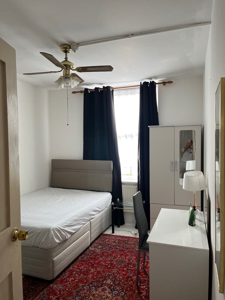 Very nice and spacious room for single professional 