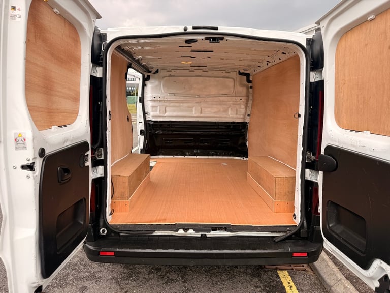 2025 Renault Trafic NO VAT, ONE OWNER, SL29 dCi 95 Business Van Van  Diesel Manual
