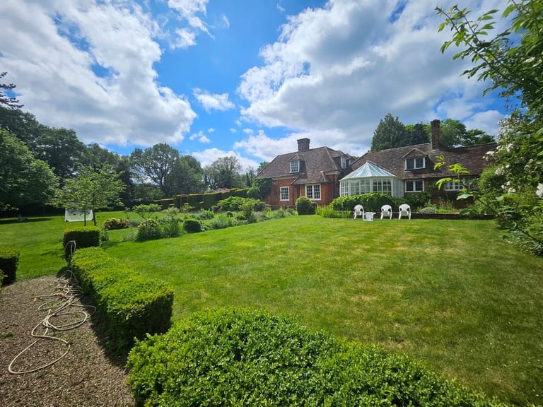 6 bedroom property for rent 