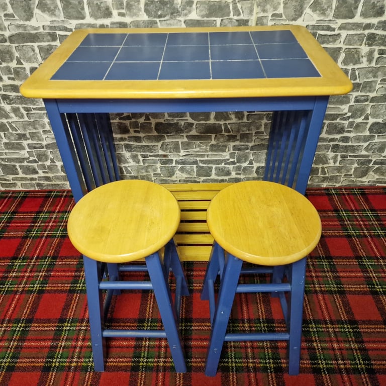 Wooden Tiled Top Kitchen Table with Stools
