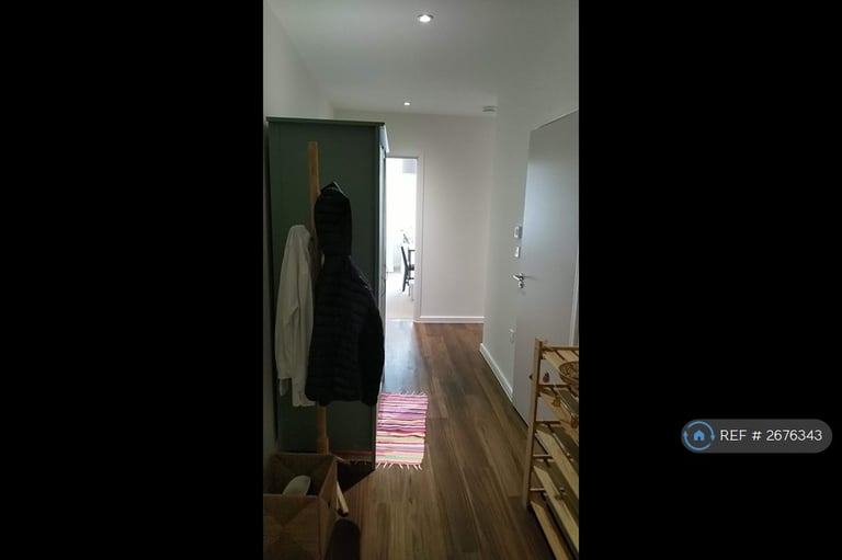 2 bedroom flat in Rosenburg Road, London, W3 (2 bed) (#2676343)