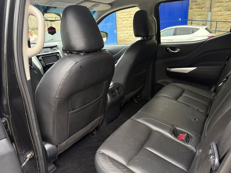2016 Nissan Navara Double Cab Pick Up Tekna 2.3dCi 190 4WD PICK UP DIESEL Manual
