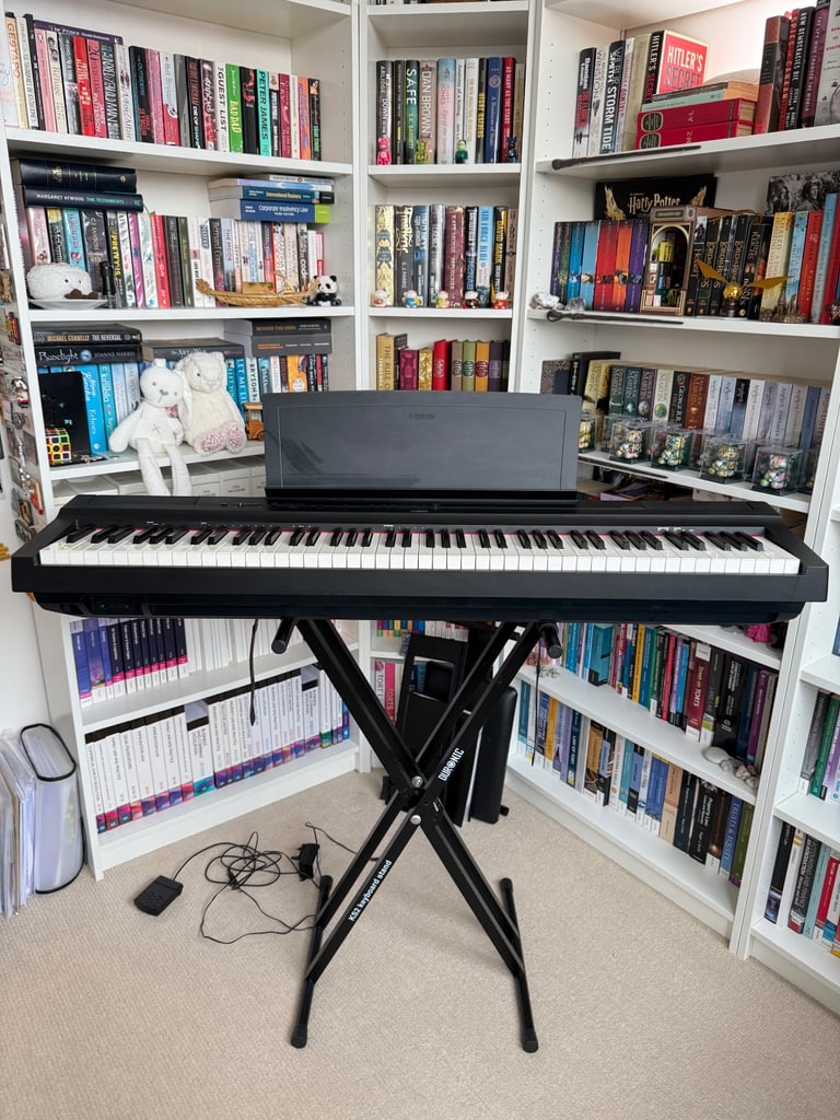 image for Yamaha P125 Digital PORTABLE Piano in Black w/ FC5 