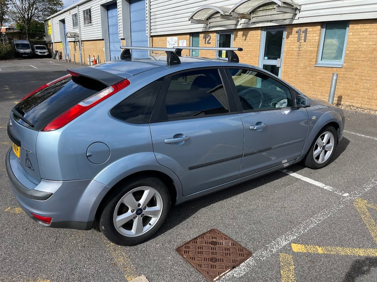 Ford Focus - 1.6 automatic 