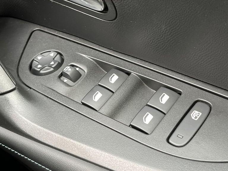  Peugeot 2008 SUV 1.2 Puretech Allure Premium  Plus Suv 5dr Petrol Eat Euro 6