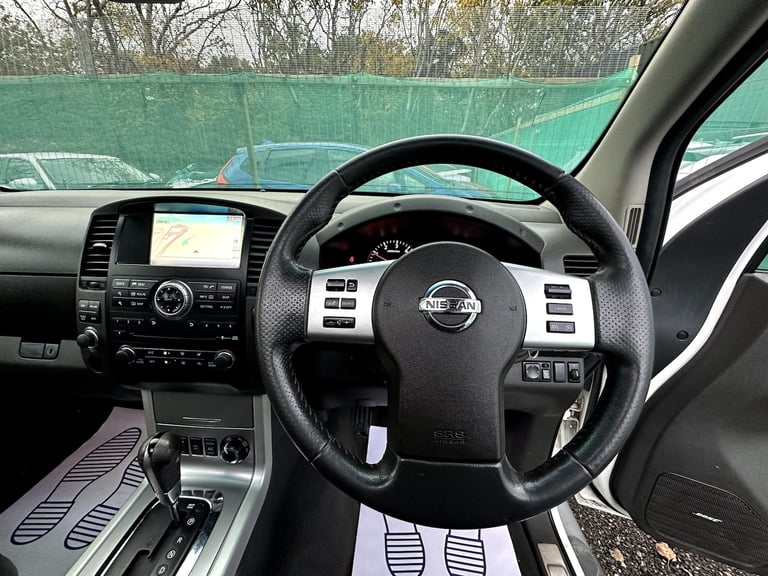 2013 Nissan Navara 3.0 dCi V6 Outlaw 4WD Diesel 4-Door Diesel