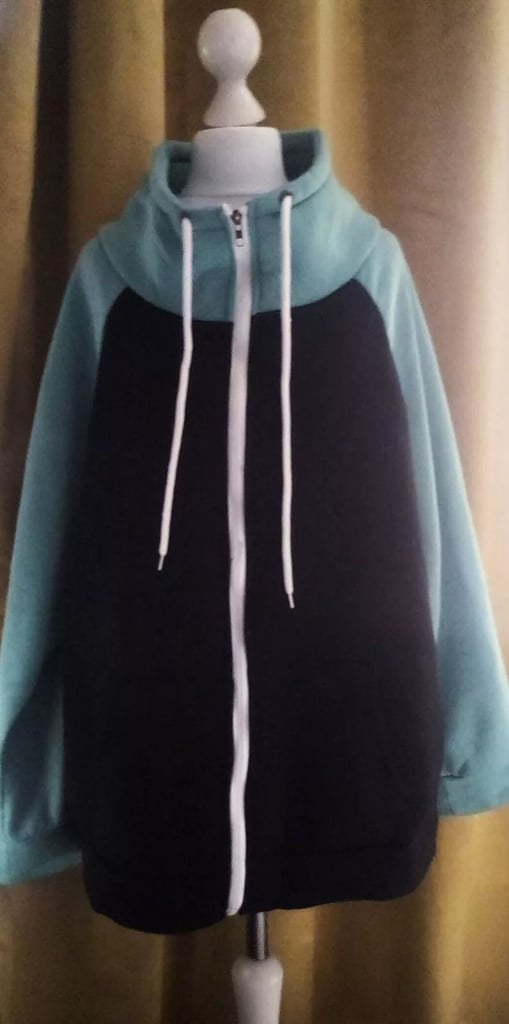 2 Tone Green & Black Zipped Drawstring Ties Funnel Neck Sweat Top. Size 20.POST OR COLLECT!post o