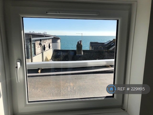 2 bedroom flat in Sandgate High Street, Sandgate, Folkestone, CT20 (2 bed) (#2291615)