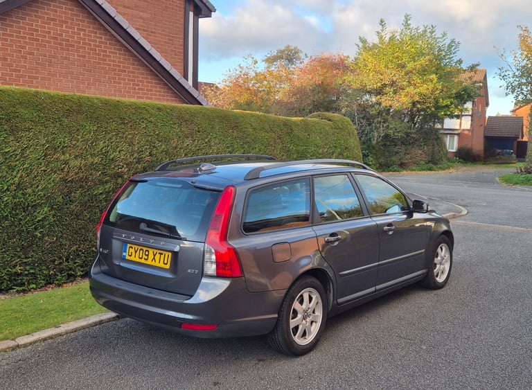2009 Volvo V50 2.0 Diesel Automatic. 