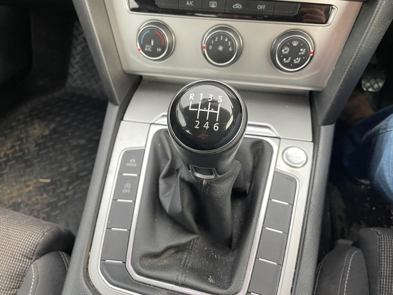 2015 Volkswagen Passat 1.6 TDI SE 4dr SALOON Diesel Manual
