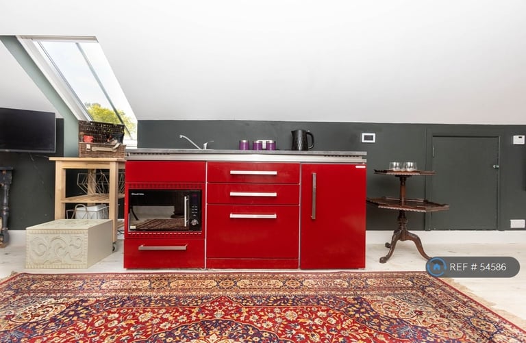 Studio flat in Pickwell Lane, Rh17 5Rh, RH17 (#54586)