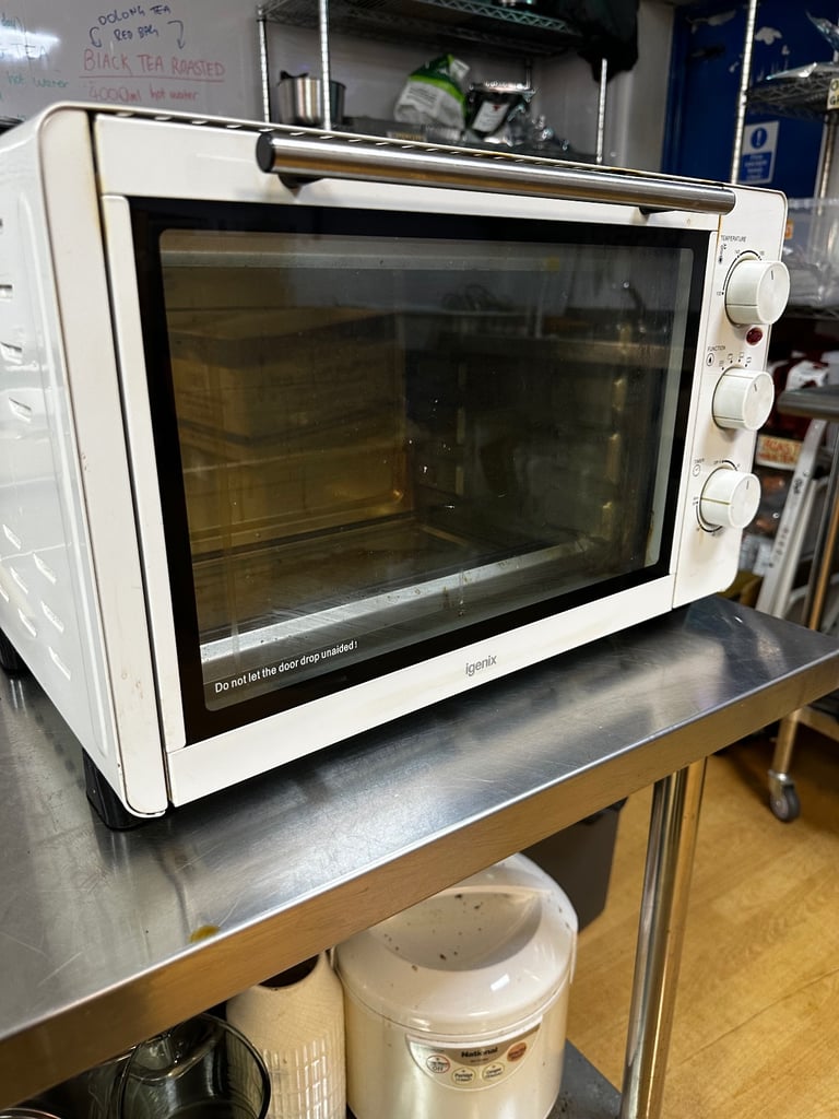 image for White igenix table top electrical oven 