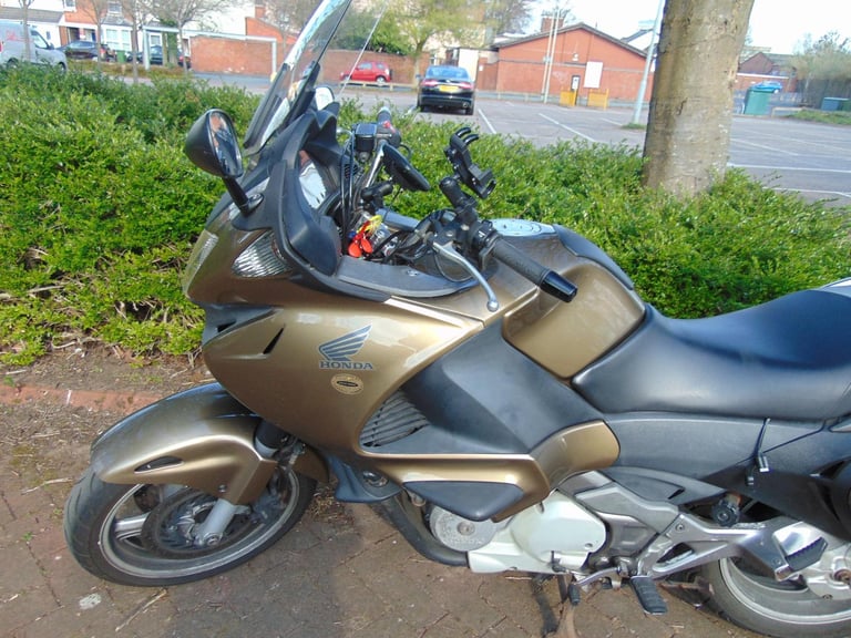 Honda NT700 VA DEAUVILLE, 2006 MODEL SHAFT DRIVE TOURER WITH PANNIERS AND BOX