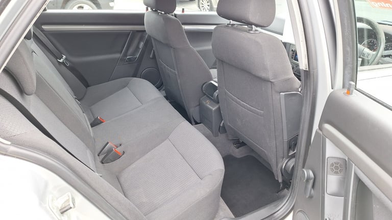 2006 Vauxhall Vectra 1.8i VVT Exclusive 5-Door From £2,695 + Retail Package HATCHBACK Petrol Manual