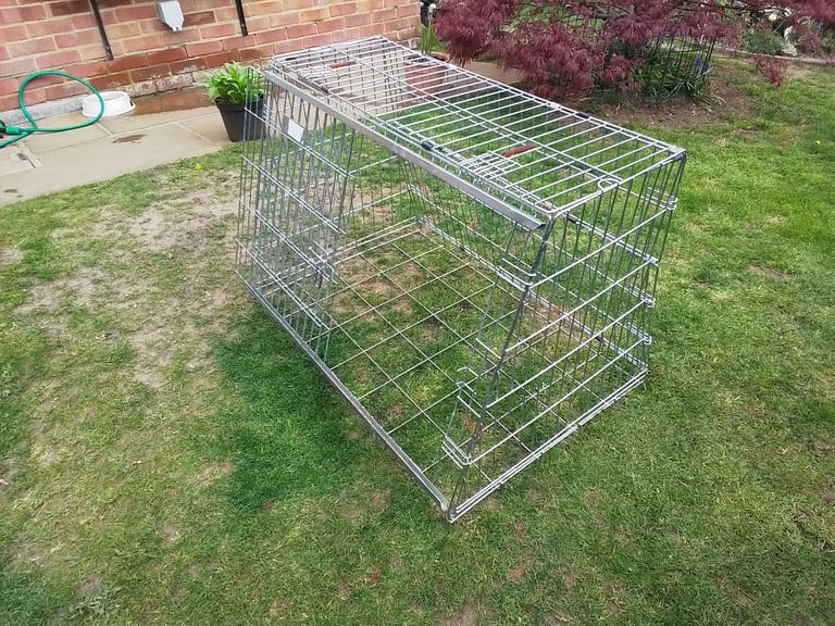 Dog cage for car