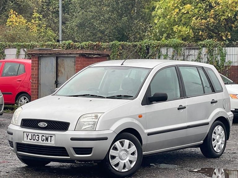FORD FUSION 1.4L 5 DOOR + IDEAL FIRST CAR + CHEAP TO INSURE &amp; LOW ROAD TAX * 
