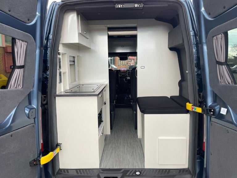 Wellhouse Maxus D7 LWB High Top