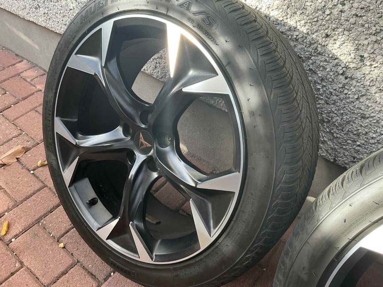 Set of 4 Cupra Formentor 19 inch Alloys with winter tyres