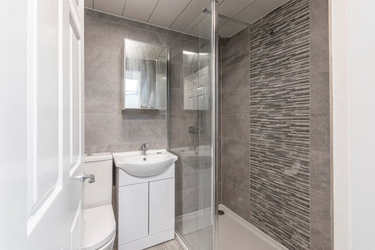 FLAT SHARE: DOUBLE ROOM for let in central, Old Town location – available soon