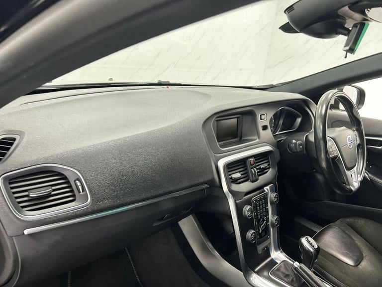 2016 Volvo V40 2.0 D2 R-Design Hatchback 5dr Diesel Manual Euro 6 (s/s) (120 ps) 1 FORMER Hatchba...