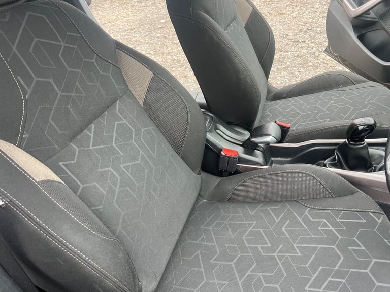 PEUGEOT 2008 1.2 PureTech Active 2015